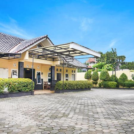 Hotel O Pekalongan Near Pasar Batik Setono Formerly Hotel Puspa Indah Kültér fotó