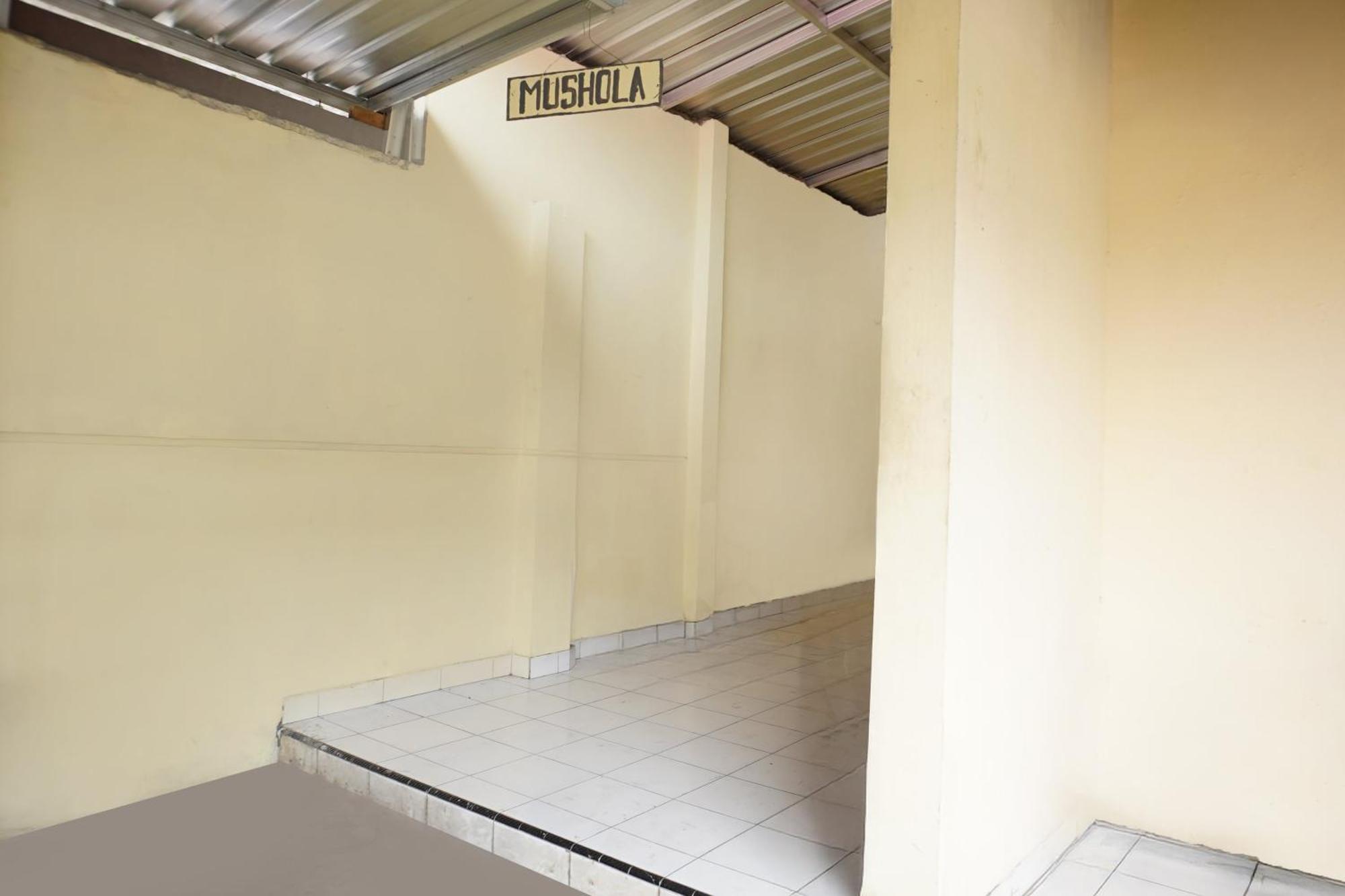 Hotel O Pekalongan Near Pasar Batik Setono Formerly Hotel Puspa Indah Kültér fotó