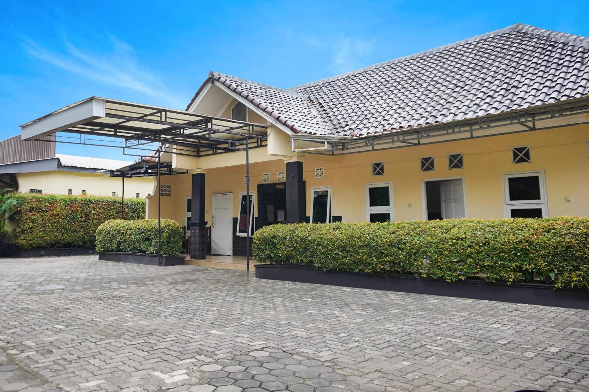 Hotel O Pekalongan Near Pasar Batik Setono Formerly Hotel Puspa Indah Kültér fotó