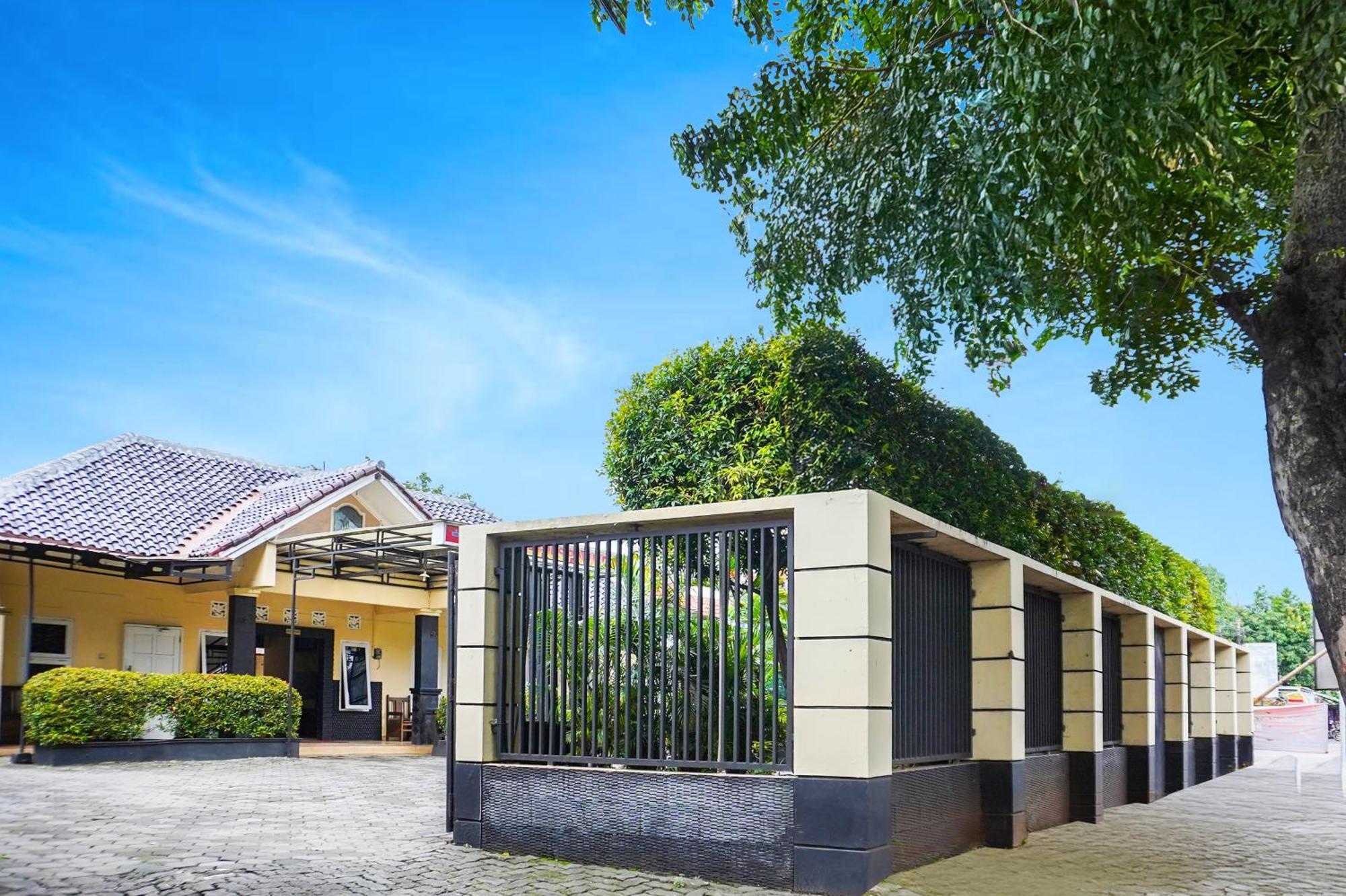 Hotel O Pekalongan Near Pasar Batik Setono Formerly Hotel Puspa Indah Kültér fotó