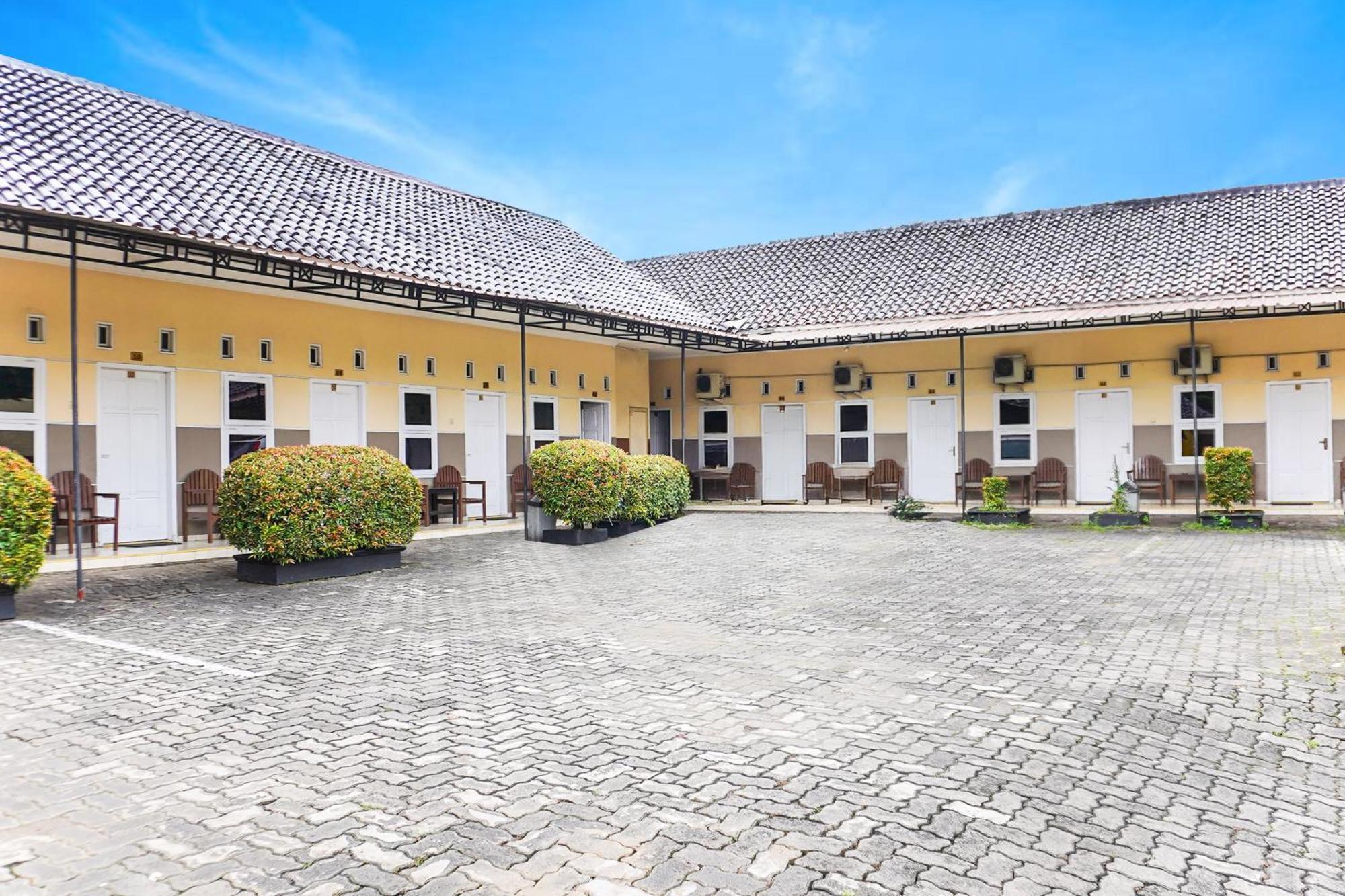 Hotel O Pekalongan Near Pasar Batik Setono Formerly Hotel Puspa Indah Kültér fotó
